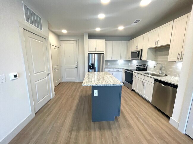 Photo - 3751 N Central Expy Unidad 6192