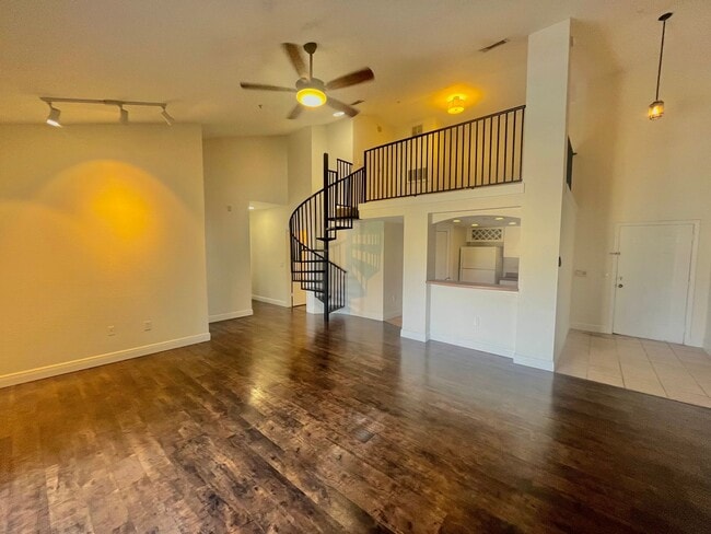 Spacious 2 Bed, 2 Bath + Loft in Prime Lak... - Spacious 2 Bed, 2 Bath + Loft in Prime Lak...