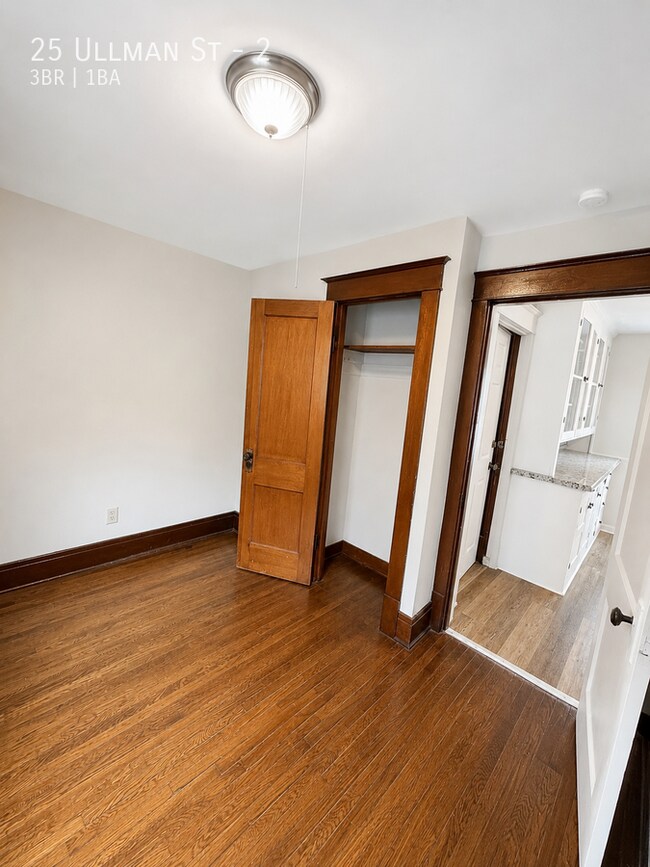 Photo - 25 Ullman St Unit 2
