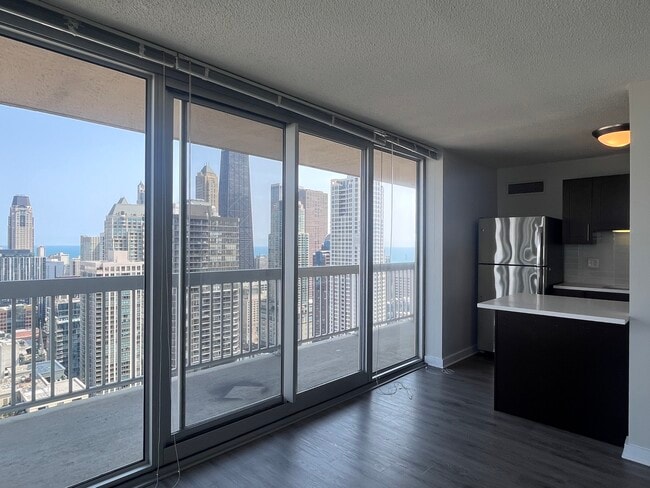 Building Photo - 6 W Grand Ave Unit 1111 Rental