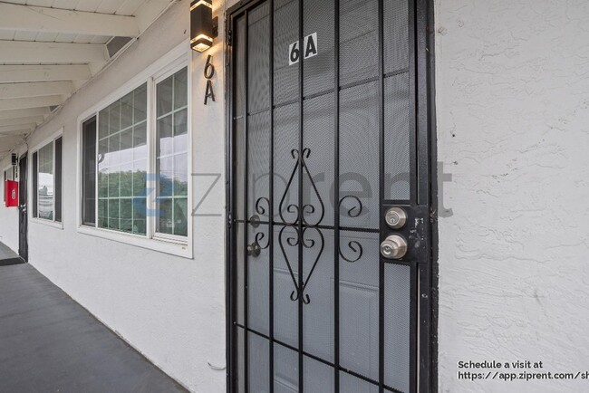 Photo - 27070 Manon Ave