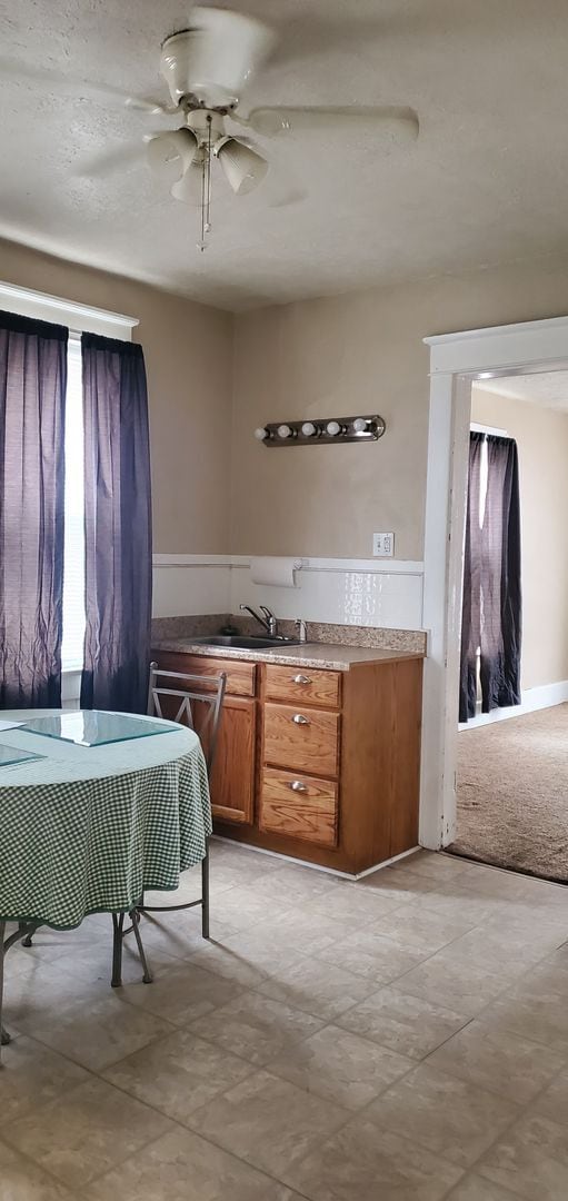 Photo - 1147 W 22nd St Unit 2nd Floor