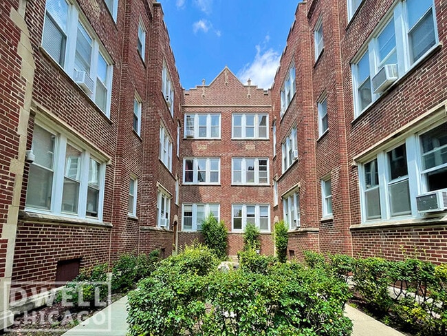 3044 W Wellington Ave Unit 1