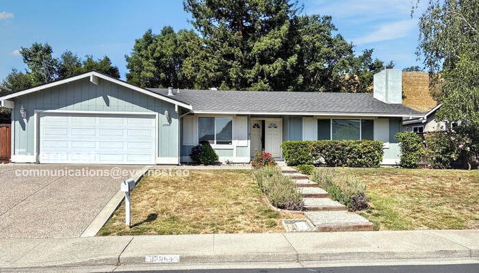 Photo - 12959 Hawkins Dr House