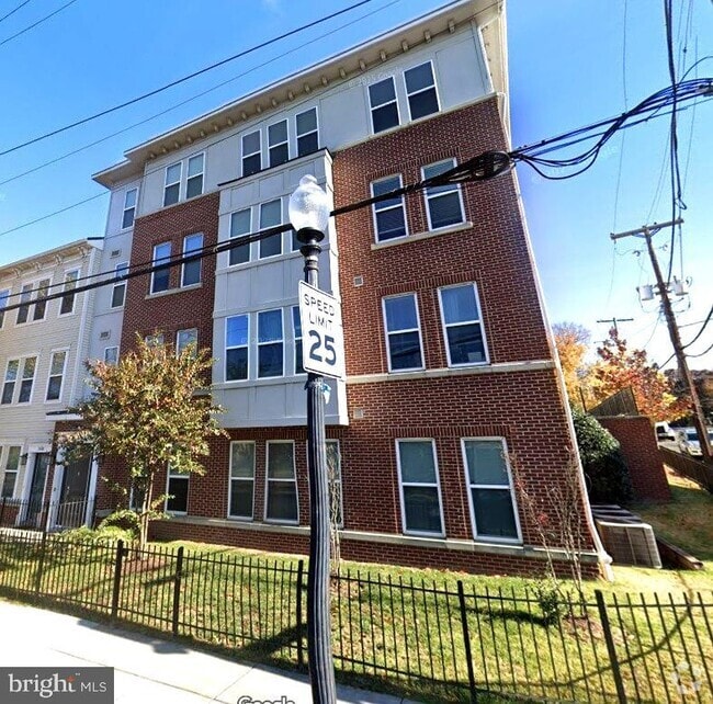 Building Photo - 2610 Sheridan Rd SE Unit 3 Rental