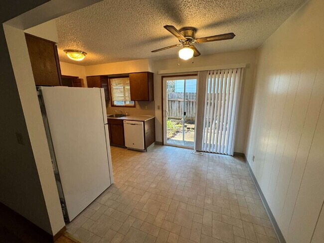 Photo - Milwaukie 2 Bedroom Duplex