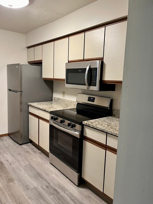Stainless Steel Appliances - Robinwood Apartments