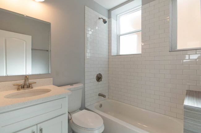 Photo - 2117 W 18th St Unit 2R