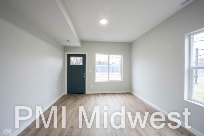 Photo - 2810 E Michigan St