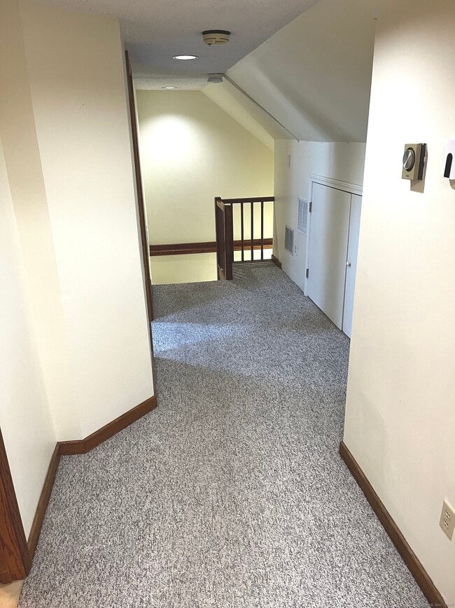 Photo - 470 New Britain Rd