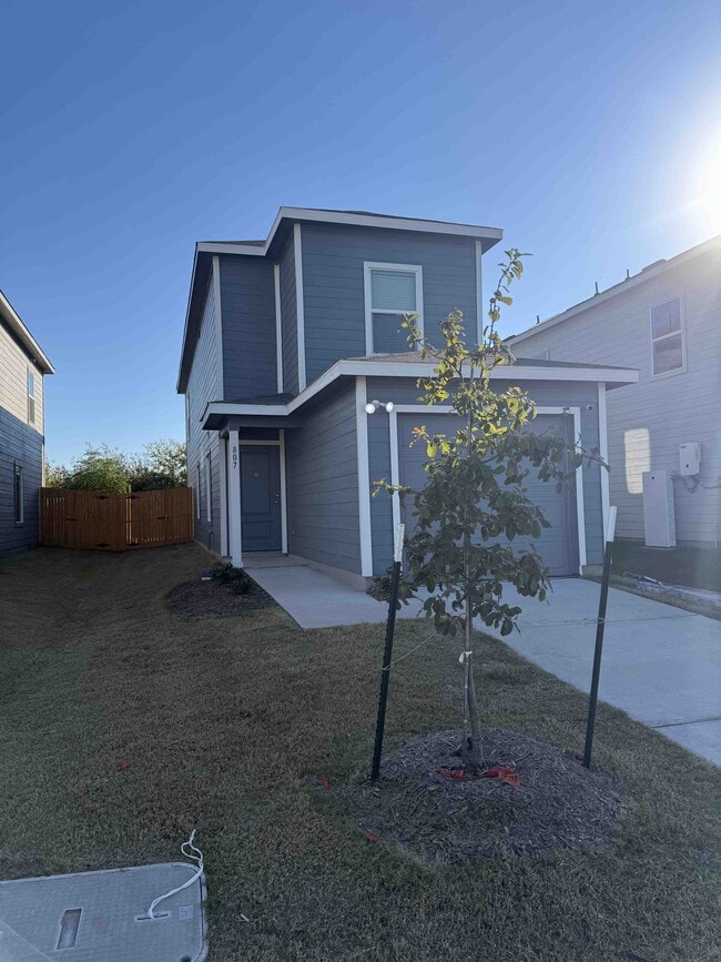 Building Photo - 807 Sandhill Crane Ln