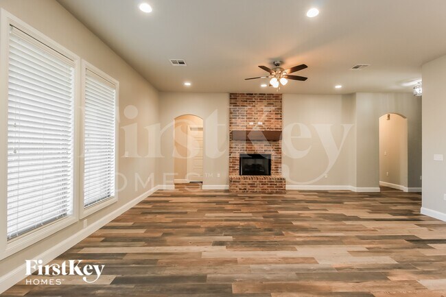 Photo - 13904 Hutchinson Pl