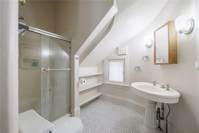 Photo - 18 Vick Park B