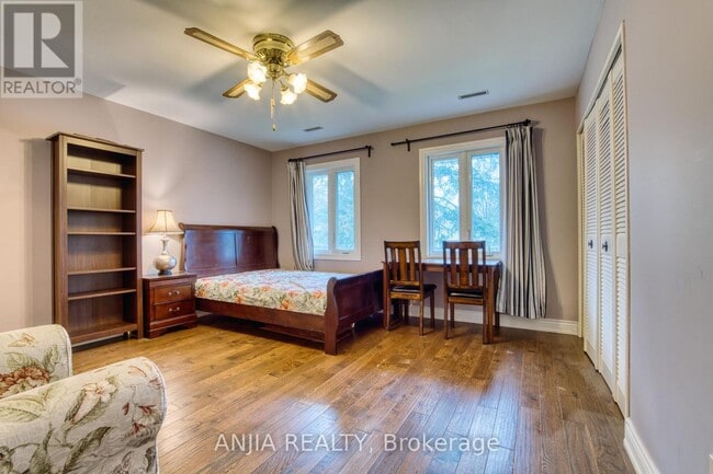 Photo - 37 Allangrove Crescent