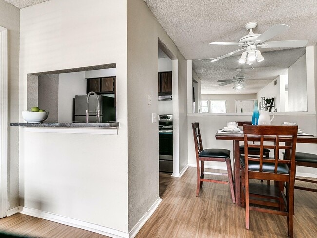 The Grove - Dining Room - Retreat at River Bend