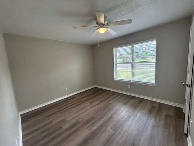 Photo - 1900 Sq Feet of Living Space