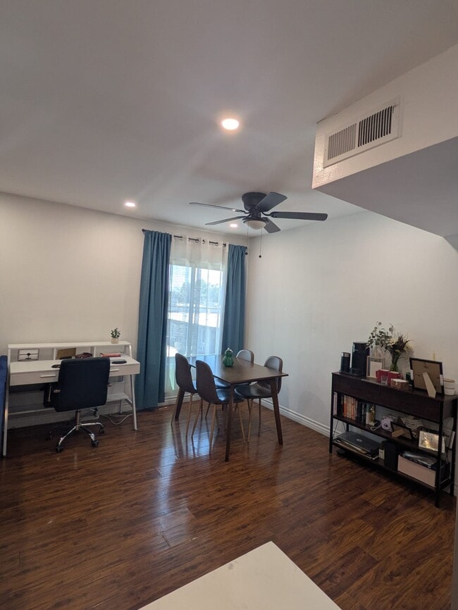 Photo - 5652 Yolanda Ave Unidad #9