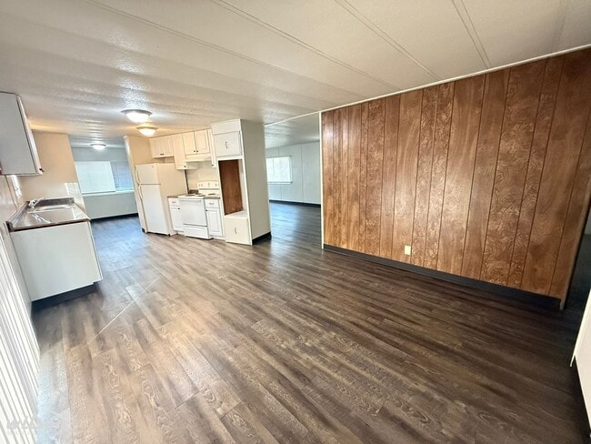 Photo - 3bd/2ba Home with a Large Yard - Near Randall Park!