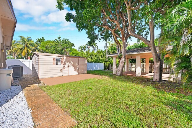 Photo - 238 SW 7th St