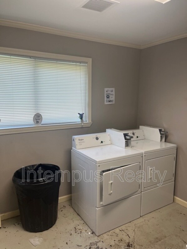 Photo - 952 Houck St