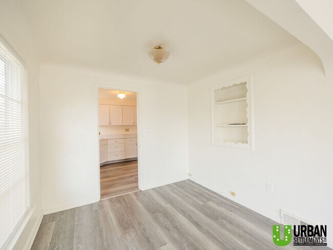 Photo - 2427 W Walton Ave