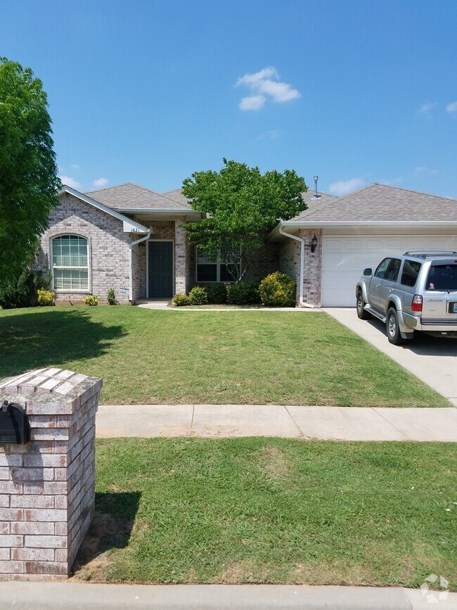 Building Photo - Beautiful 4 bed, 4.5 bath, 2 car garage ho... Rental