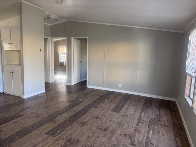 Photo - 934 Queenswood St