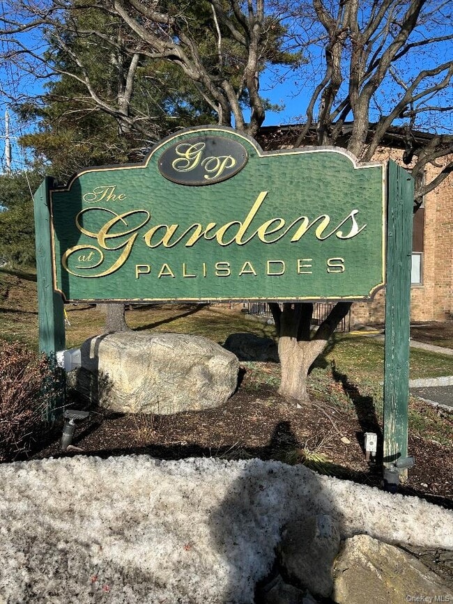 Building Photo - 3 Charles Ln Unit 1E