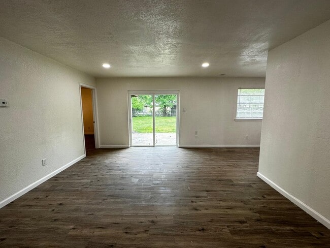 Photo - 1732 Americana Blvd