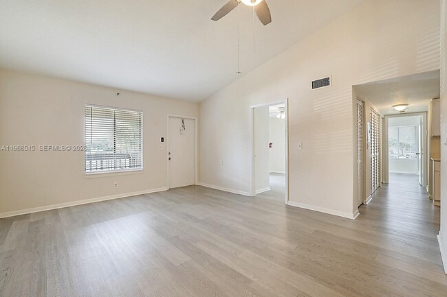 Photo - 6327 Chasewood Dr Unidad E