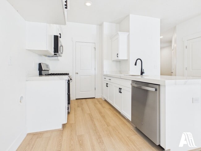 Photo - Brand New 3 Bedroom Townhome for Rent – Salem, Utah