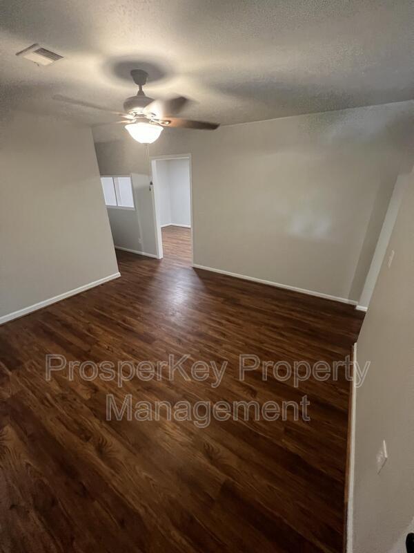 Photo - 3025 Foresthill Dr