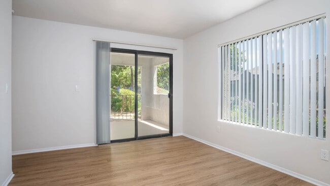 Bedroom with Hard Surface Flooring - Eagle Canyon