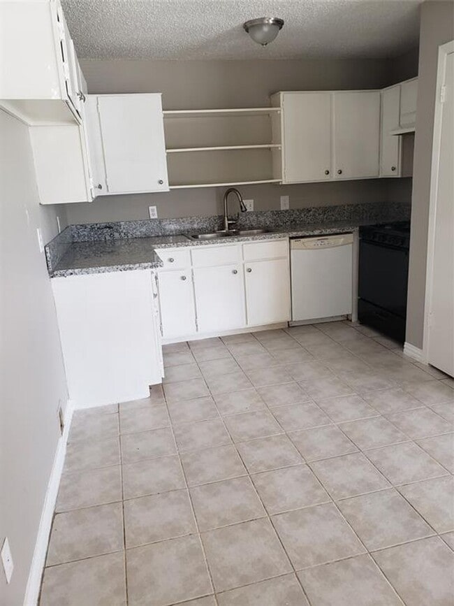 Photo - Beautiful 4 Bedroom Home in Houston / Nice Backyard