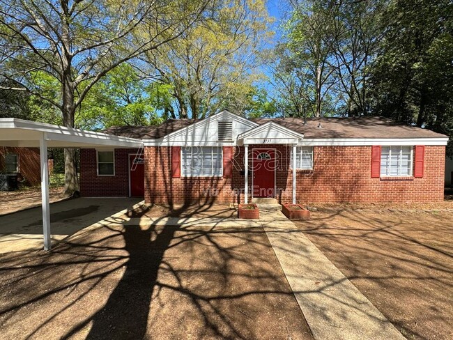 Building Photo - 3737 Dalraida Pkwy