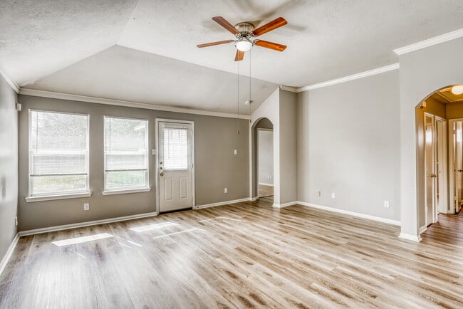 Photo - 5811 Ridgebluff Ln