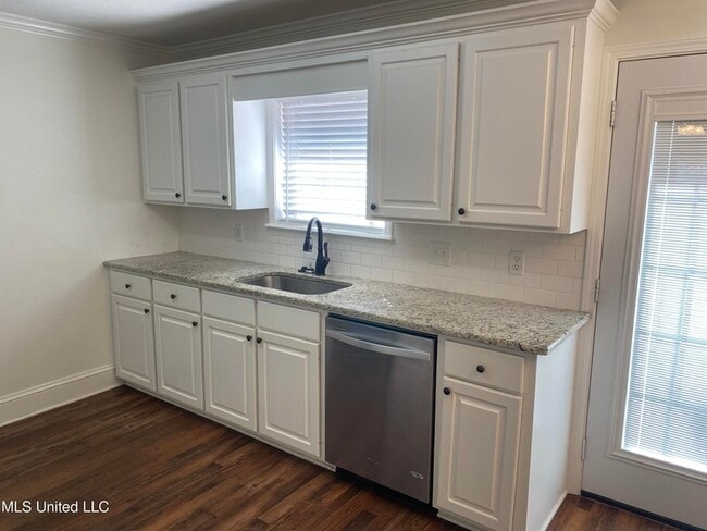 Photo - 209 Cherrybark Ln