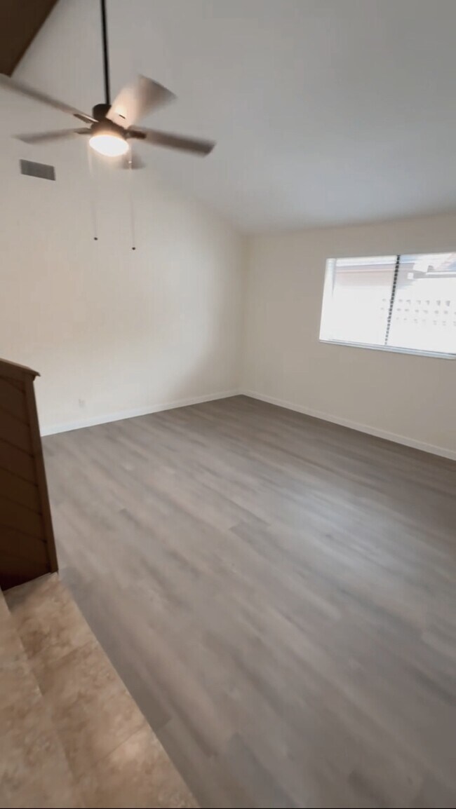 Photo - 121 Springwind Way