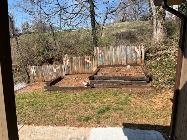 Photo - 211 Flenniken Ave