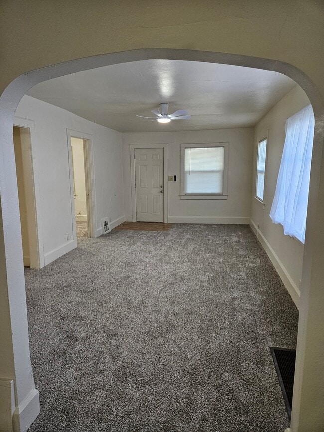 Photo - 920 W Jackson St