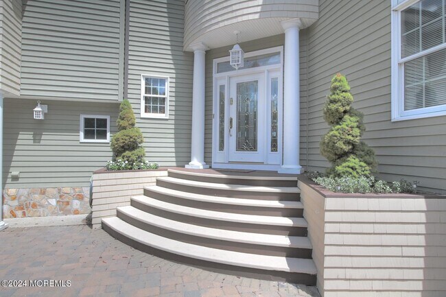 Photo - 199 Lake Ave