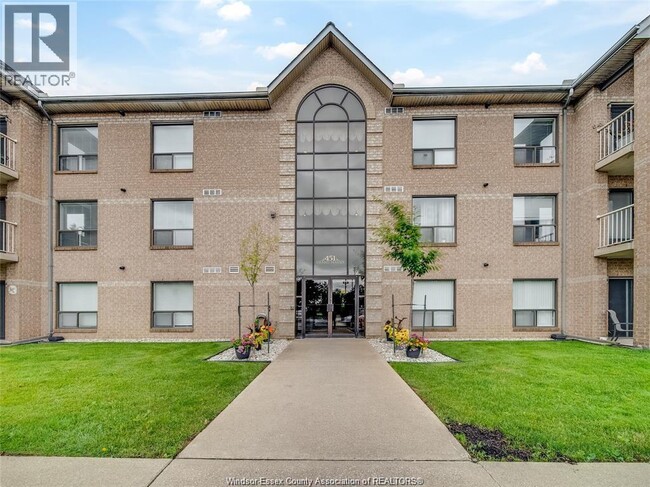 Photo - 451 Grand Marais Rd W Unit 315