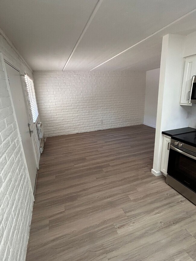 Photo - Mountain Plaza Apartments