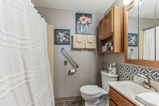 Capitol View Tower Apartments - Seniors 62+