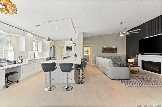 Photo - 1599 SW Springfield Ct