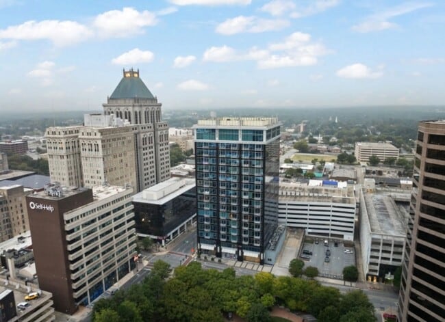 Building Photo - Centerpointe- Urban luxury living!!