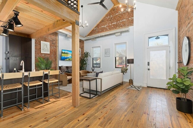 Photo - 3260 Curtis Street