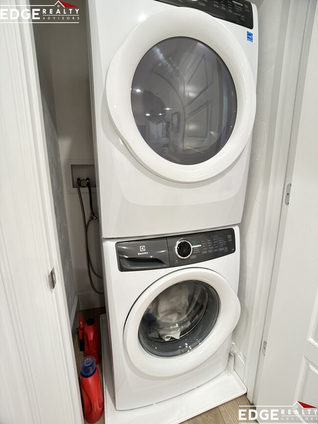 Photo - 214 E St Unit 2