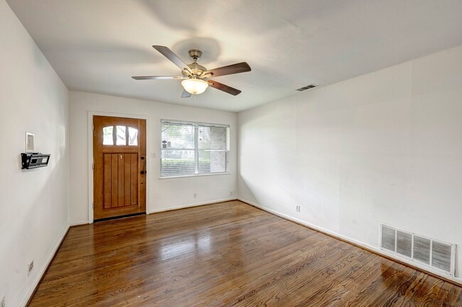 Photo - 4722 Carleen Rd