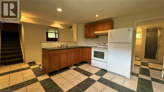 Photo - 408 Erb St. W